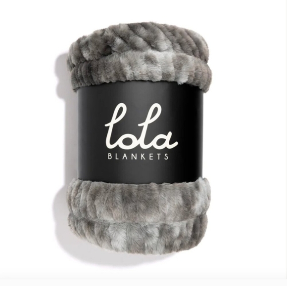 LOLA Smokey Skies Medium Blanket 50x60 - Picture 3 of 6